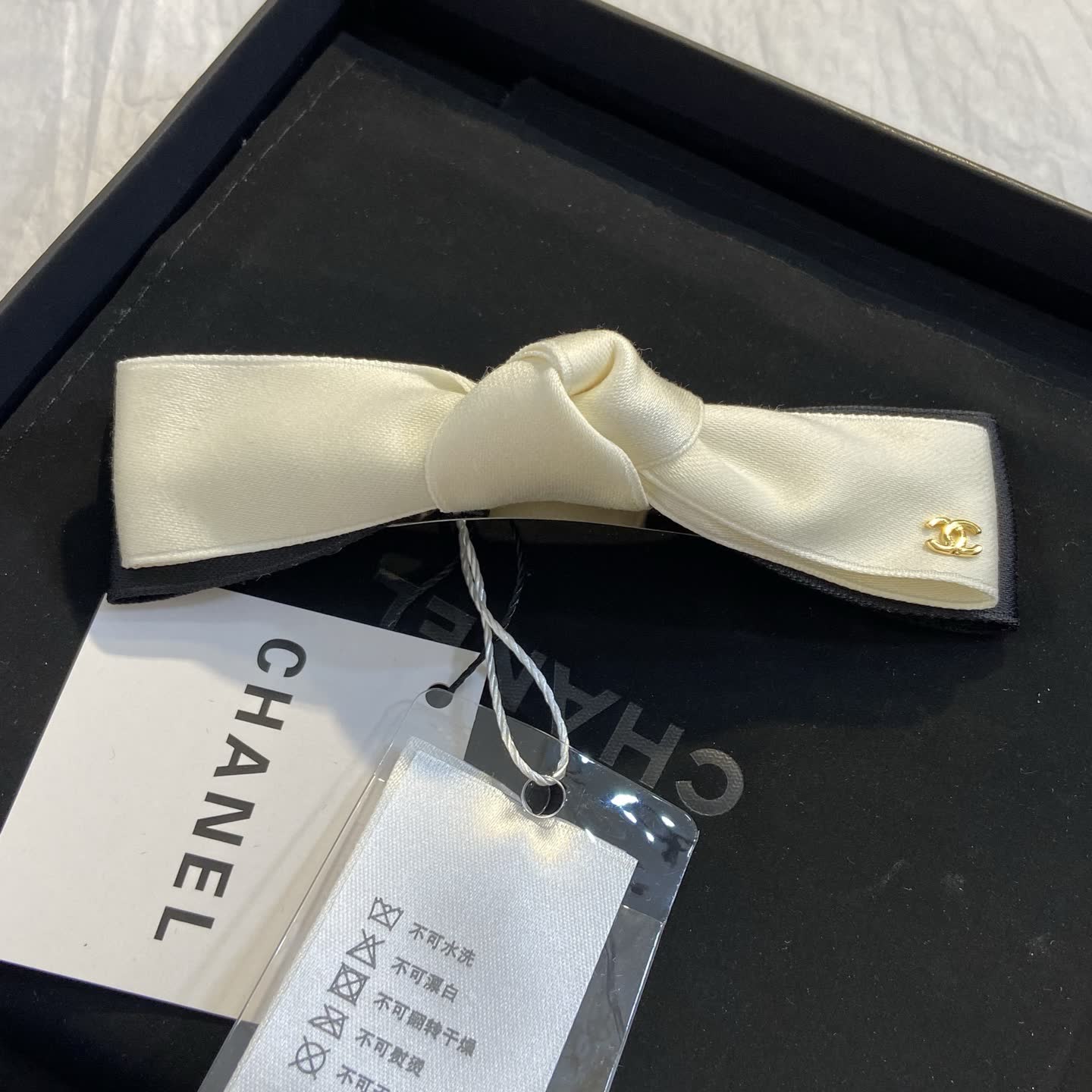 Chanel Satin Bow Hair Clip-XF0862